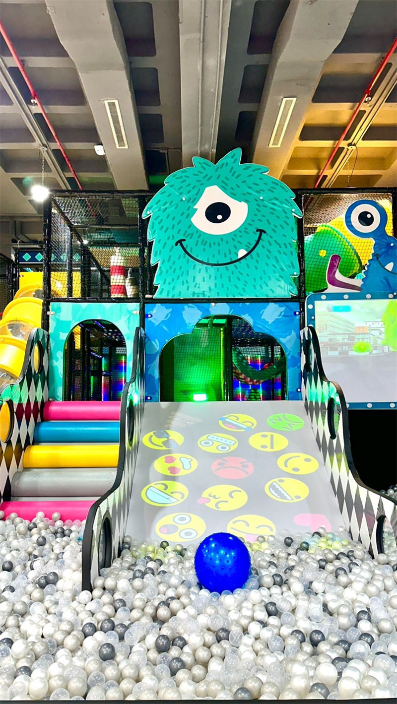 Interactive projection slide systems Interactive projection slide systems