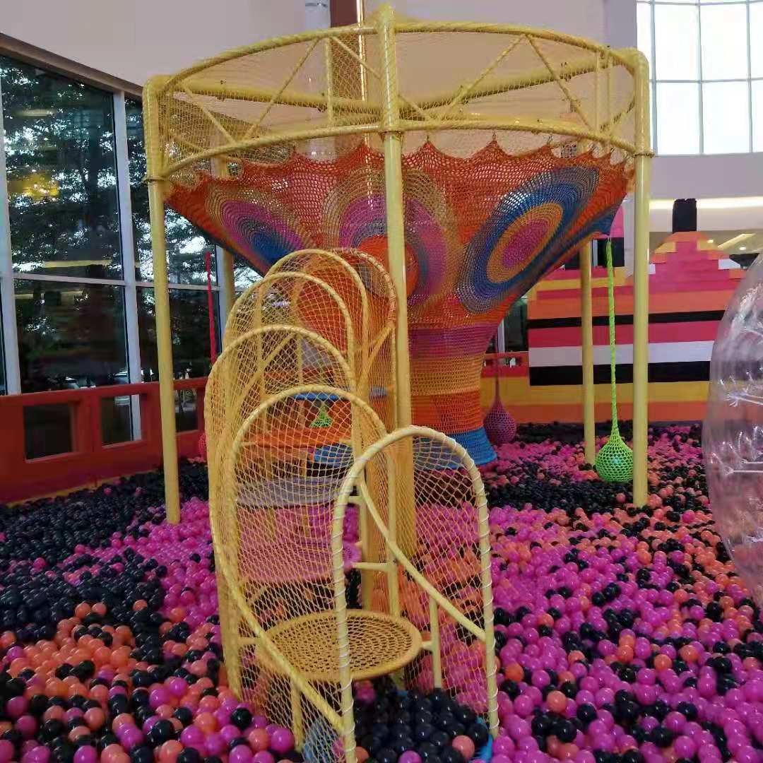 GIANT BALL PIT (4)