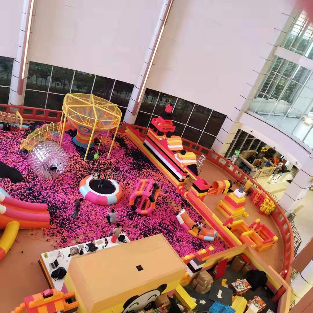 GIANT BALL PIT (1)