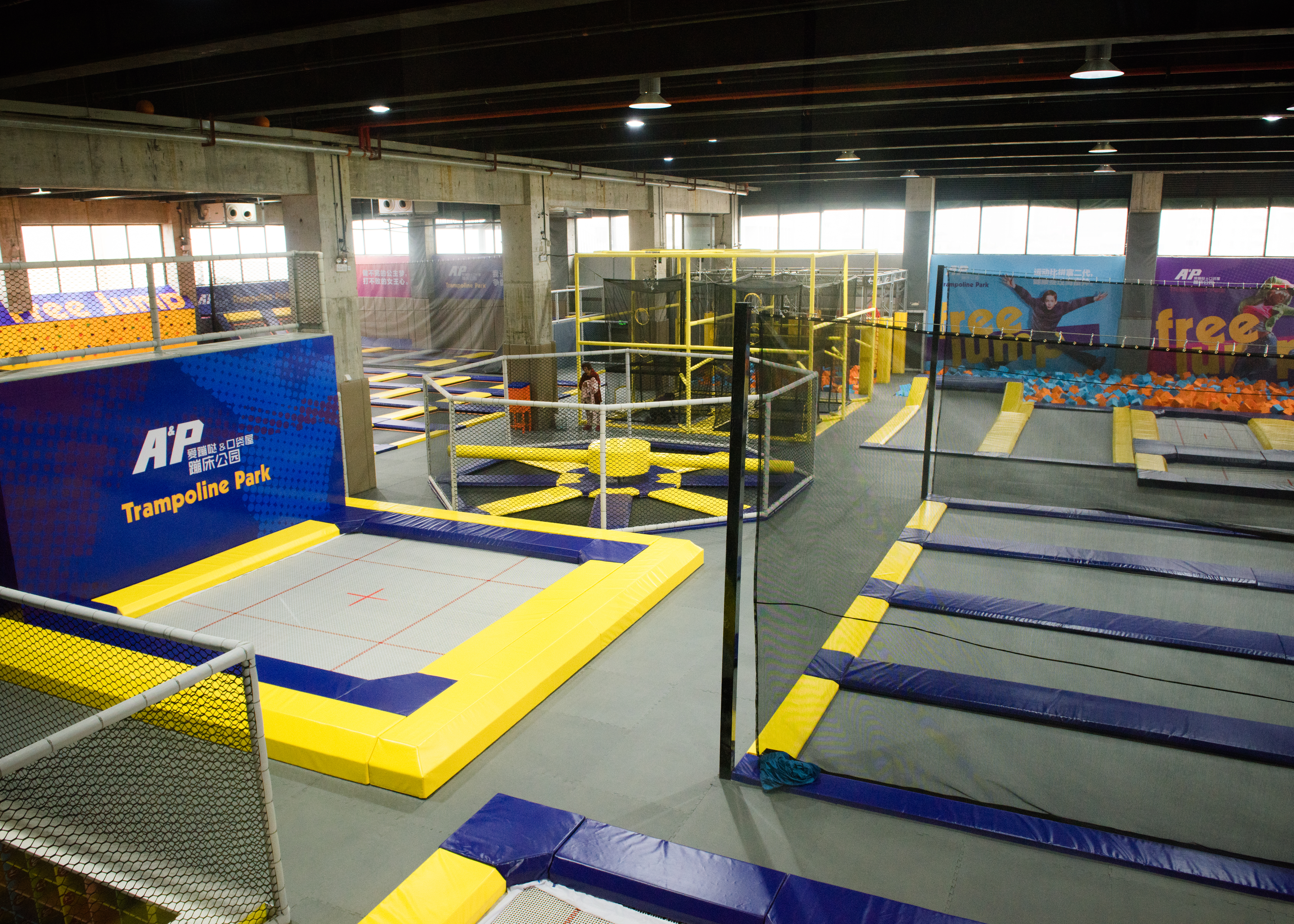 indoor trampoline park 