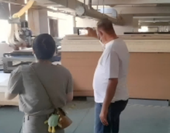 Kindergarten customers visit the factory