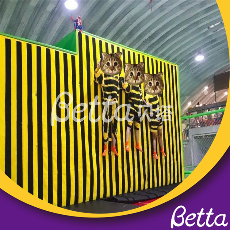  Popular Commerical Kids Small Trampoline Park Indoor with Spider Wall 
